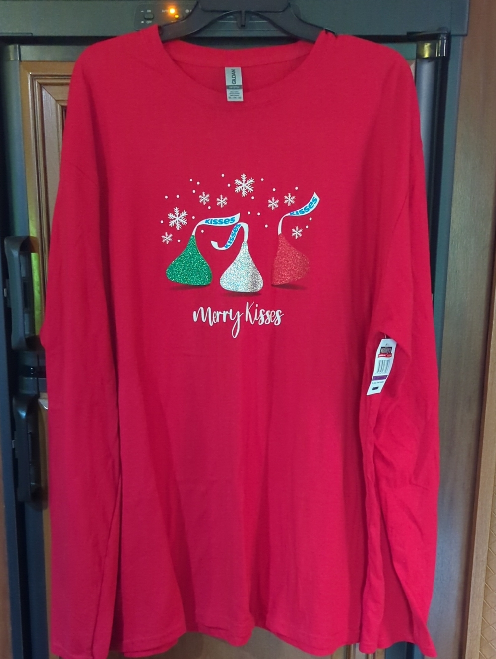 Gildan Softstyle Red Crewneck T-Shirt Merry Kisses